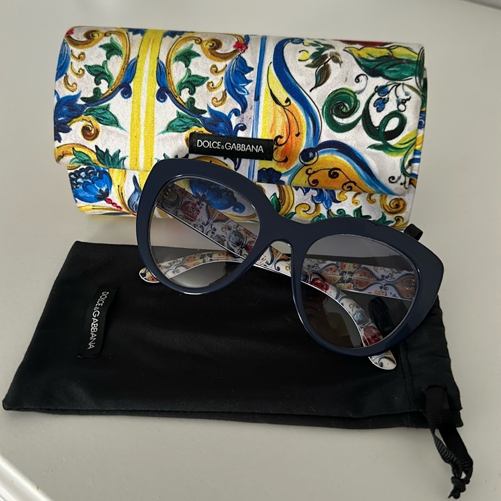 Dolce & Gabbana Sunglasses. Size:
53 . Perfect condition .